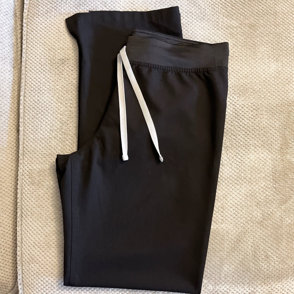 Woman’s Fig Livingston™ Basic Scrub Pants